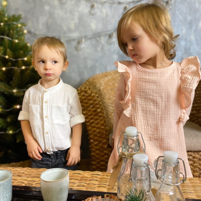 Trapezowa sukienka z falbankami BRZOSKWINIOWA