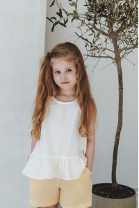 Muślinowa bluzka z falbanką 